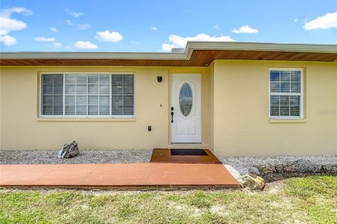 House in Port Charlotte, Florida 3 bedrooms, 125.33 sq.m. № 1901182 - photo 3