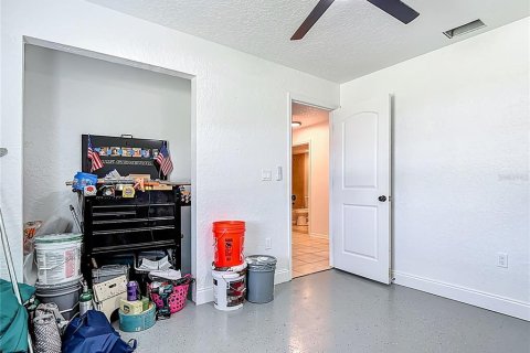 House in Port Charlotte, Florida 3 bedrooms, 125.33 sq.m. № 1901182 - photo 28