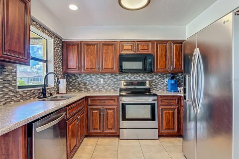 House in Port Charlotte, Florida 3 bedrooms, 125.33 sq.m. № 1901182 - photo 18