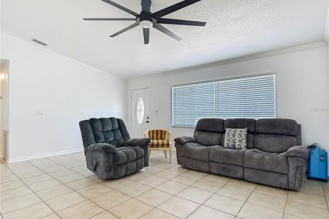 House in Port Charlotte, Florida 3 bedrooms, 125.33 sq.m. № 1901182 - photo 9