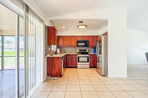 House in Port Charlotte, Florida 3 bedrooms, 125.33 sq.m. № 1901182 - photo 15