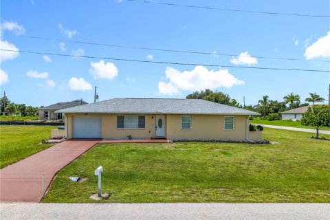 House in Port Charlotte, Florida 3 bedrooms, 125.33 sq.m. № 1901182 - photo 2