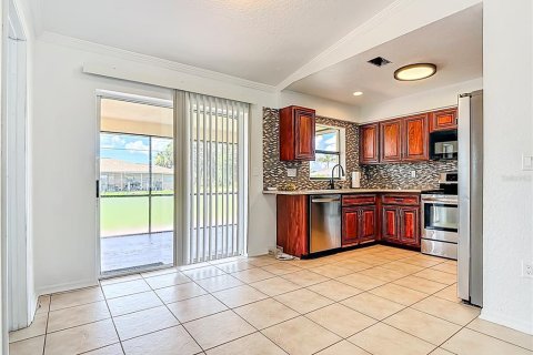 House in Port Charlotte, Florida 3 bedrooms, 125.33 sq.m. № 1901182 - photo 14