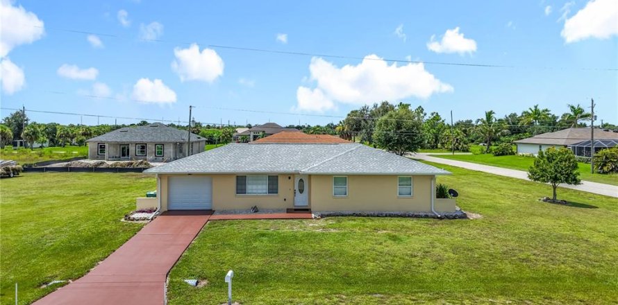 House in Port Charlotte, Florida 3 bedrooms, 125.33 sq.m. № 1901182