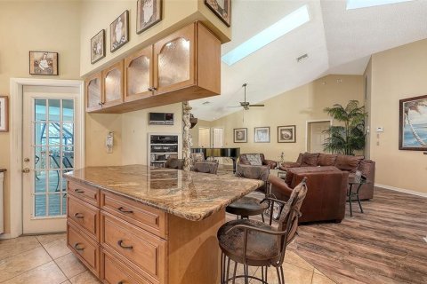 House in Sarasota, Florida 4 bedrooms, 238.57 sq.m. № 2099071 - photo 20
