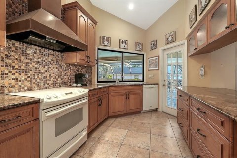 House in Sarasota, Florida 4 bedrooms, 238.57 sq.m. № 2099071 - photo 16