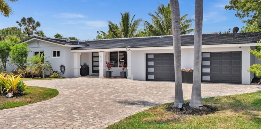 Casa en Lighthouse Point, Florida 4 dormitorios, 211.17 m2 № 2033791