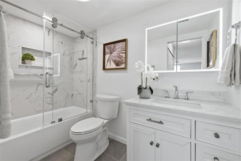 Condo in Saint Pete Beach, Florida, 2 bedrooms № 2102132 - photo 16