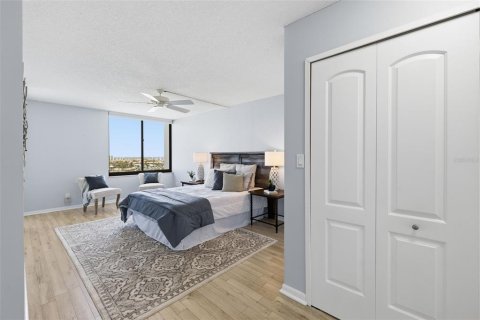 Condo in Saint Pete Beach, Florida, 2 bedrooms № 2102132 - photo 14