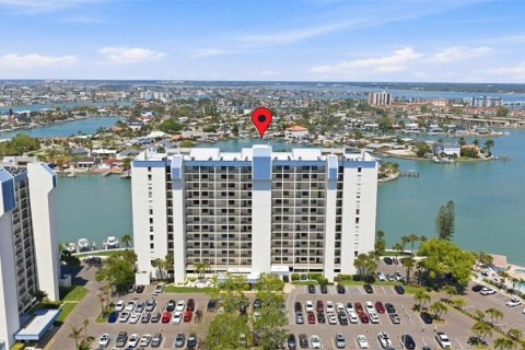 Condo in Saint Pete Beach, Florida, 2 bedrooms № 2102132