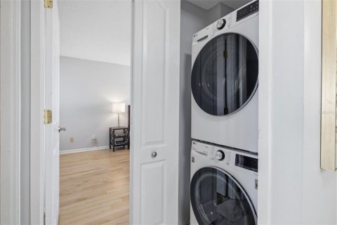 Condo in Saint Pete Beach, Florida, 2 bedrooms № 2102132 - photo 25