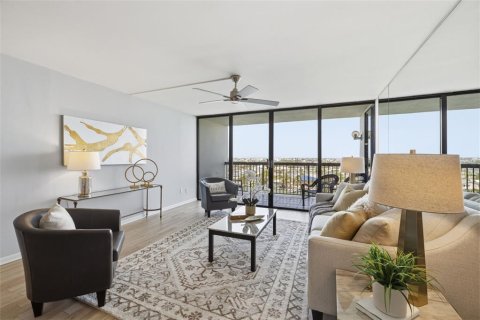 Condo in Saint Pete Beach, Florida, 2 bedrooms № 2102132 - photo 6