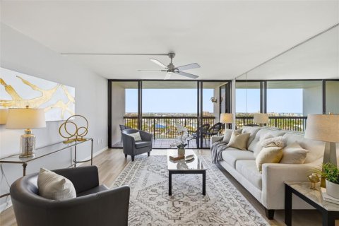 Condo in Saint Pete Beach, Florida, 2 bedrooms № 2102132 - photo 7