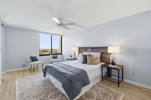 Condo in Saint Pete Beach, Florida, 2 bedrooms № 2102132 - photo 5