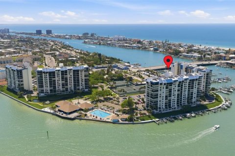 Condo in Saint Pete Beach, Florida, 2 bedrooms № 2102132 - photo 27