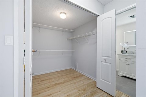 Condo in Saint Pete Beach, Florida, 2 bedrooms № 2102132 - photo 17