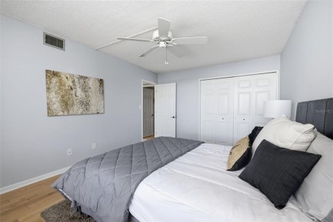 Condo in Saint Pete Beach, Florida, 2 bedrooms № 2102132 - photo 18