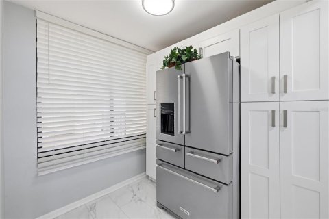 Condo in Saint Pete Beach, Florida, 2 bedrooms № 2102132 - photo 23