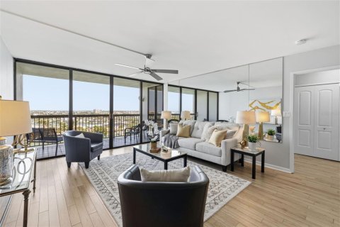 Condo in Saint Pete Beach, Florida, 2 bedrooms № 2102132 - photo 2