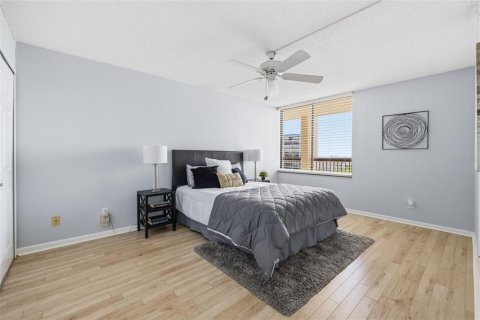 Condo in Saint Pete Beach, Florida, 2 bedrooms № 2102132 - photo 19