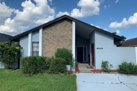 Casa en alquiler en Orlando, Florida, 2 dormitorios, 100.06 m2 № 1913558 - foto 1