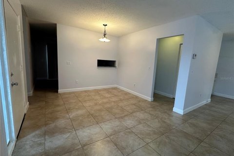 Casa en alquiler en Orlando, Florida, 2 dormitorios, 100.06 m2 № 1913558 - foto 4