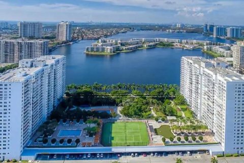 Condominio en Aventura, Florida, 2 dormitorios № 2051036