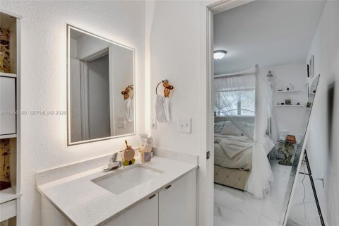 Casa en alquiler en Miami, Florida, 3 dormitorios, 107.67 m2 № 2026079 - foto 13