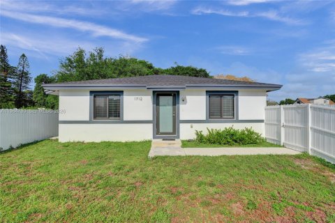 Casa en alquiler en Miami, Florida, 3 dormitorios, 107.67 m2 № 2026079 - foto 26