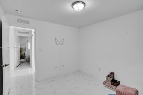 Casa en alquiler en Miami, Florida, 3 dormitorios, 107.67 m2 № 2026079 - foto 22