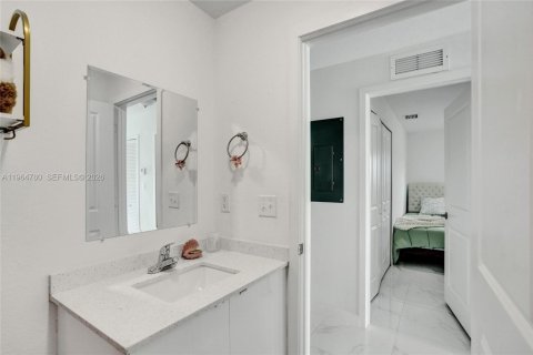 Casa en alquiler en Miami, Florida, 3 dormitorios, 107.67 m2 № 2026079 - foto 19