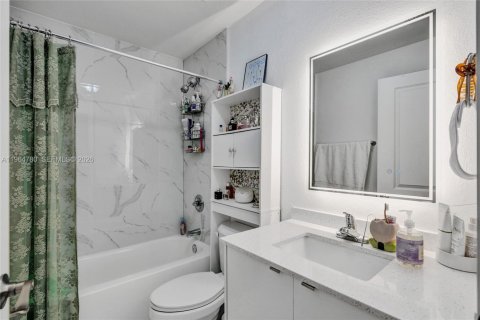 Casa en alquiler en Miami, Florida, 3 dormitorios, 107.67 m2 № 2026079 - foto 25