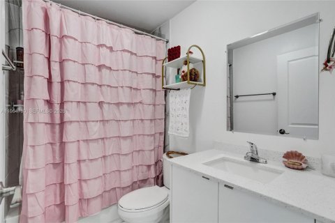 Casa en alquiler en Miami, Florida, 3 dormitorios, 107.67 m2 № 2026079 - foto 18