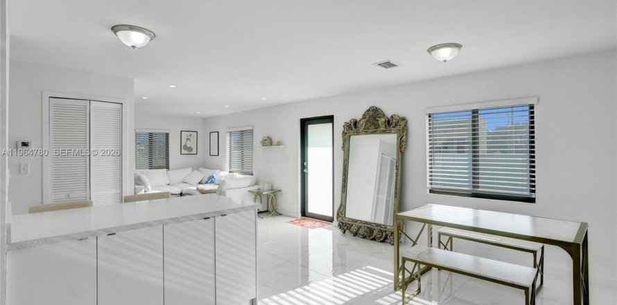 Casa en Miami, Florida 3 dormitorios, 107.67 m2 № 2026079