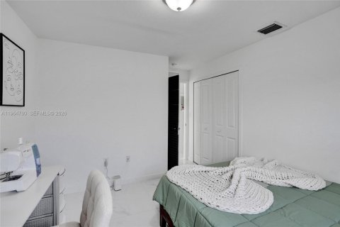 Casa en alquiler en Miami, Florida, 3 dormitorios, 107.67 m2 № 2026079 - foto 17