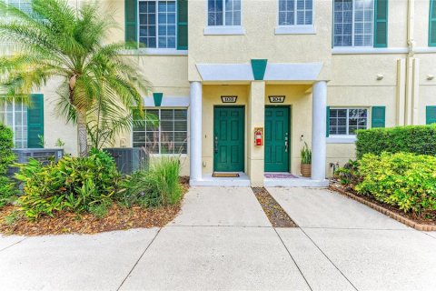 Townhouse in Bradenton, Florida 2 bedrooms, 132.76 sq.m. № 2095143 - photo 3