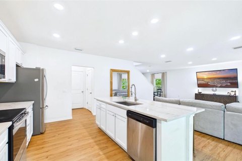 Villa ou maison à louer à Tampa, Floride: 4 chambres, 194.26 m2 № 2106973 - photo 9