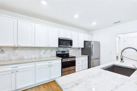 Villa ou maison à louer à Tampa, Floride: 4 chambres, 194.26 m2 № 2106973 - photo 10