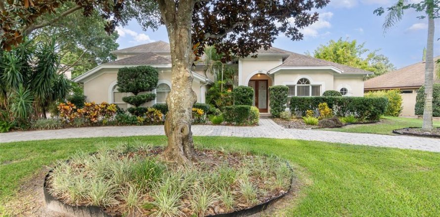 House in Orlando, Florida 5 bedrooms, 335.84 sq.m. № 1822462