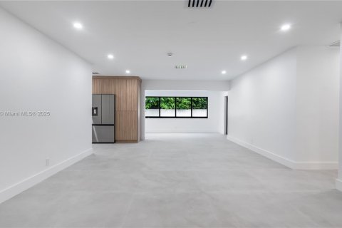 Купить виллу или дом в Уилтон-Мэнорс, Флорида 3 спальни, 168.9м2, № 1951893 - фото 21