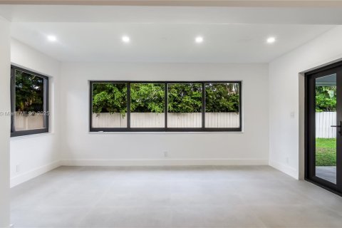 Купить виллу или дом в Уилтон-Мэнорс, Флорида 3 спальни, 168.9м2, № 1951893 - фото 11