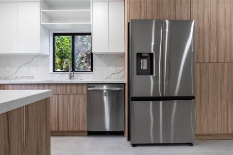 Купить виллу или дом в Уилтон-Мэнорс, Флорида 3 спальни, 168.9м2, № 1951893 - фото 24