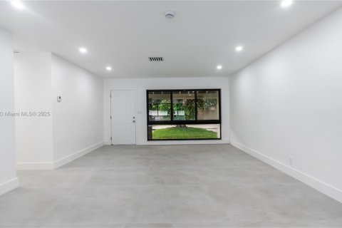 Купить виллу или дом в Уилтон-Мэнорс, Флорида 3 спальни, 168.9м2, № 1951893 - фото 22