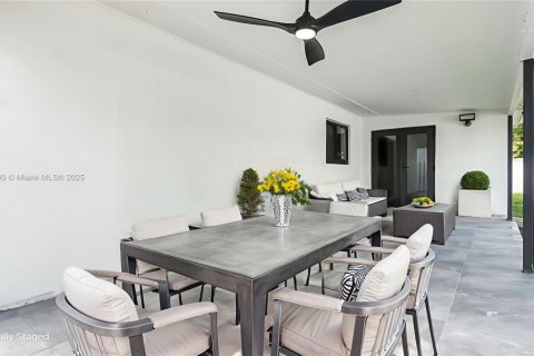 Купить виллу или дом в Уилтон-Мэнорс, Флорида 3 спальни, 168.9м2, № 1951893 - фото 18