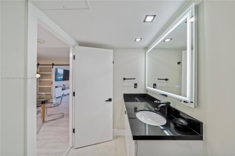Condo in Miami Beach, Florida  № 1938057 - photo 7