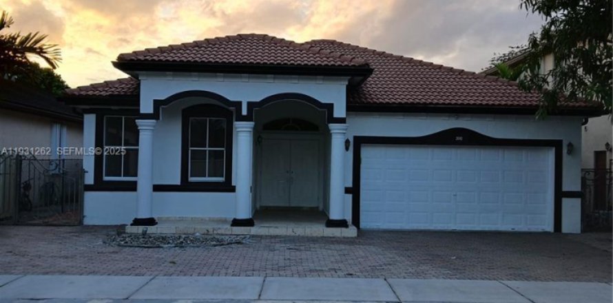 Дом в Майами, Флорида 4 спальни, 206.52м2 № 1990093