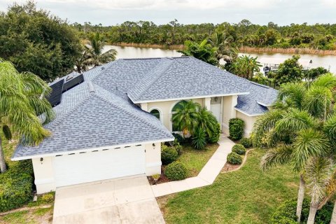 House in Port Charlotte, Florida 3 bedrooms, 179.21 sq.m. № 2199947 - photo 4