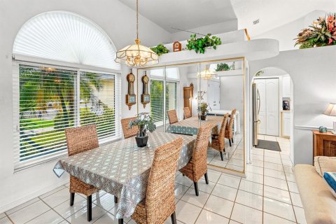 House in Port Charlotte, Florida 3 bedrooms, 179.21 sq.m. № 2199947 - photo 8