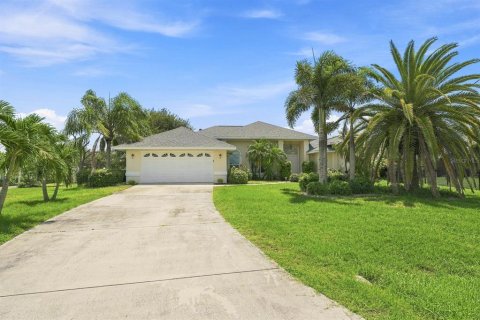 House in Port Charlotte, Florida 3 bedrooms, 179.21 sq.m. № 2199947