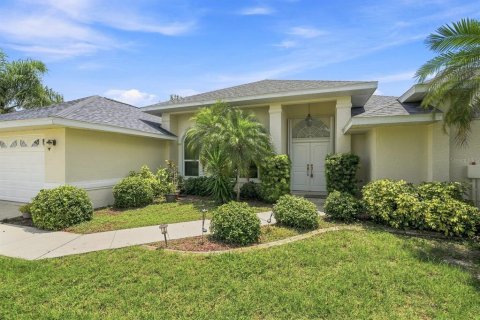 House in Port Charlotte, Florida 3 bedrooms, 179.21 sq.m. № 2199947 - photo 2